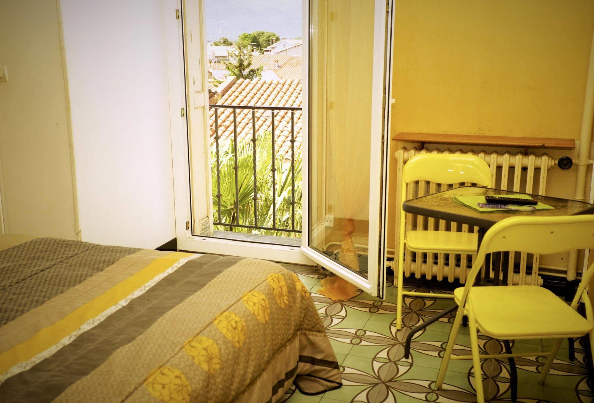 Hotel Le Centre Le Boulou Luaran gambar